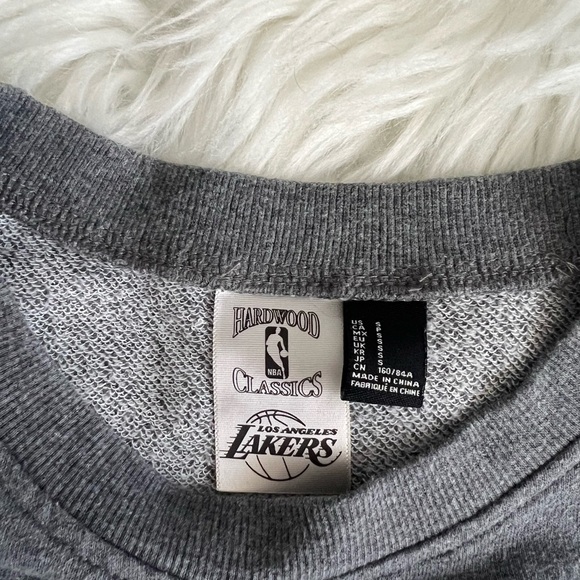 Los Angeles Lakers Gray Cropped Sweater - Picture 6 of 7